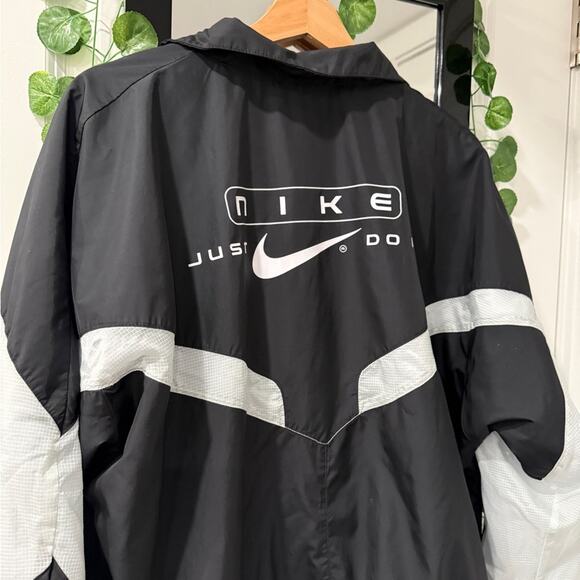 Nike Windbreaker Jacket - Picture 5 of 6